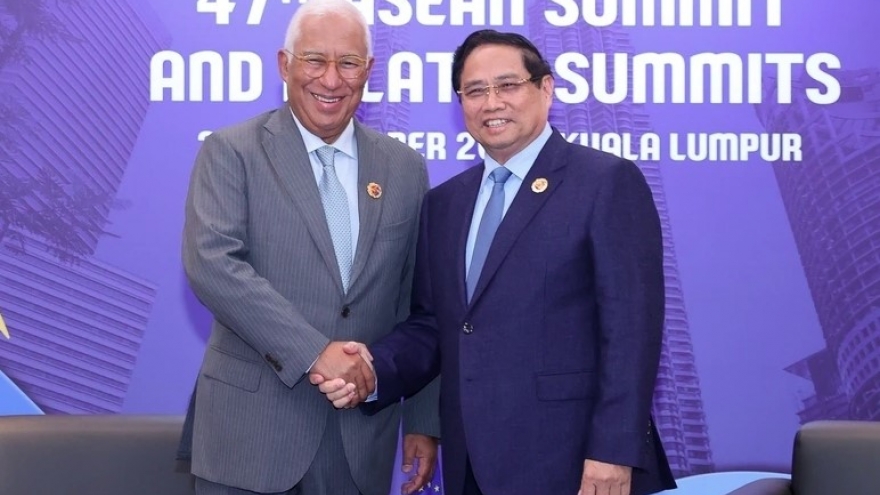 PM Chinh urges EC to soon review and lift IUU yellow card